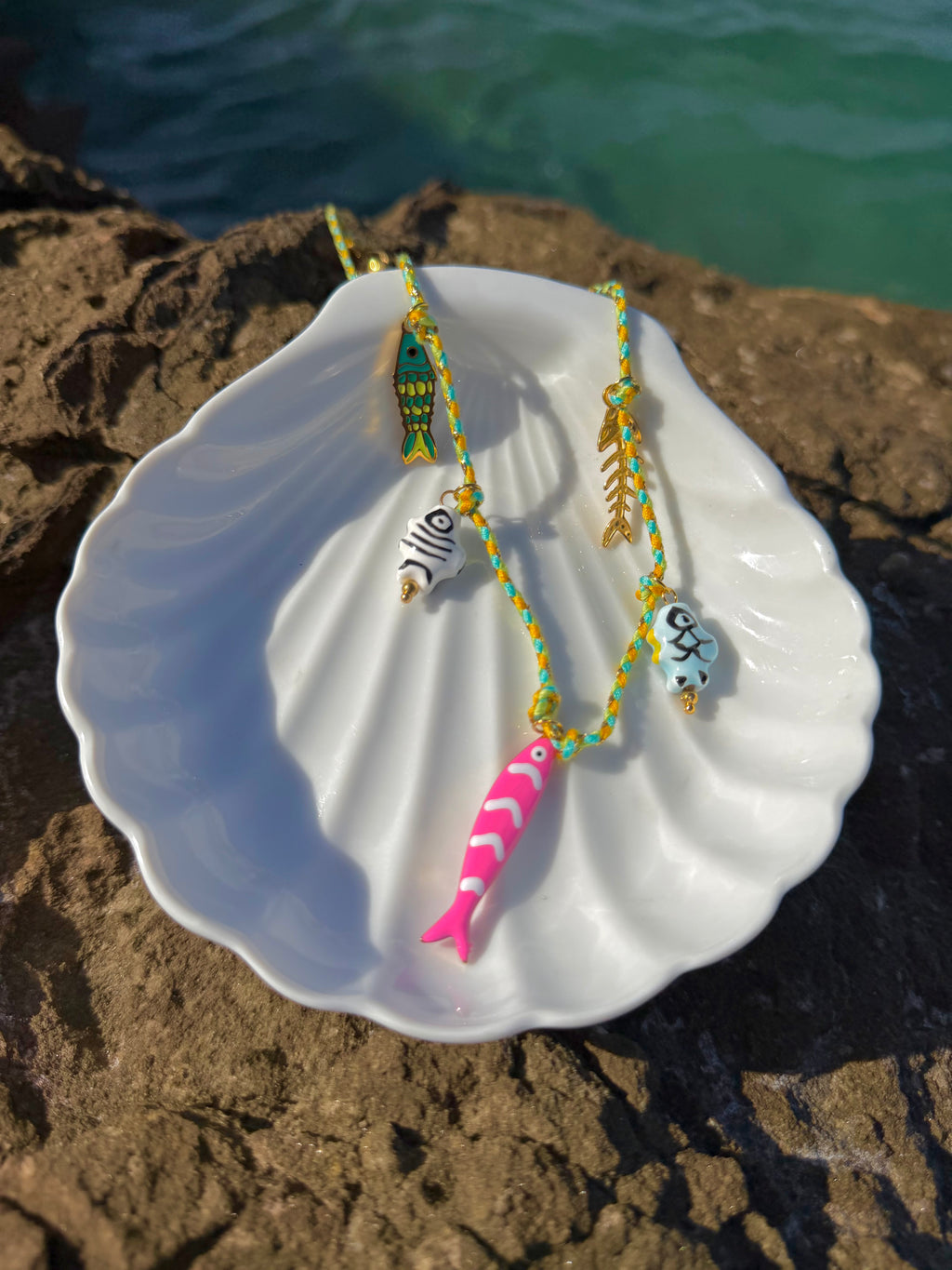 green pink fish